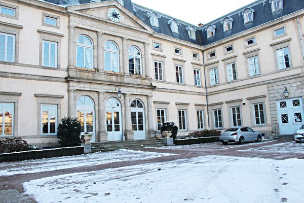 DEFIX a réalisé les menuiseries bois de la Préfecture de Haute-Loire